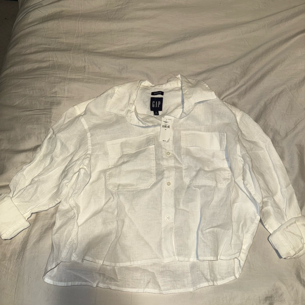 Gap white button up